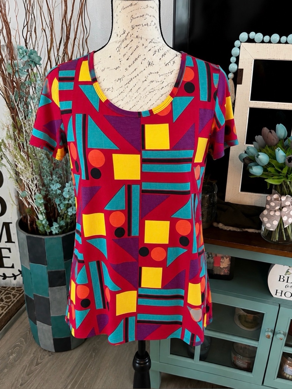 LuLaRoe Short Sleeve Scoop Neck Top in Red, Yellow, Teal, Purple Small
